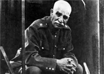 «برج میلاد» را رضاخان ساخت؟/ شوخیهایی که جدی گرفته شدند