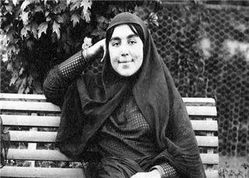 سفر در زمان؛ «فخرالتاج، نوۀ ناصرالدین شاه» در مراسم گلابگیری در باغ خانوادگیشان