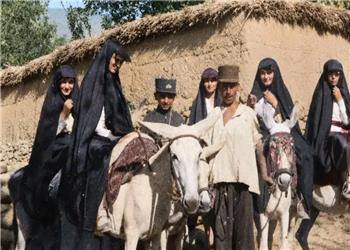 سفر به ایران قدیم؛ از «عروسی ملیجک در باغ بهارستان» تا «عروسی بیبی خاور در قلعه»